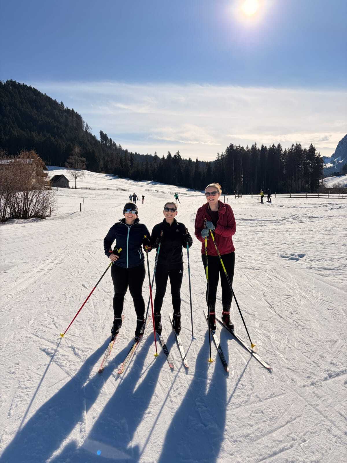 Dilek, Angela, Janina Langlauf lernen in Einsiedeln